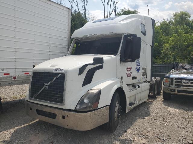 4V4NC9TH7JN992293 - 2018 VOLVO VN VNL WHITE photo 2