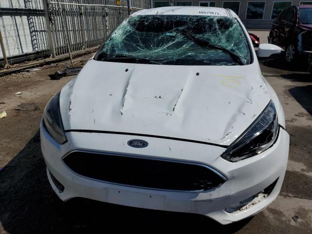 1FADP3K23HL205647 - 2017 FORD FOCUS SE WHITE photo 5