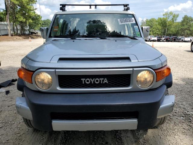 JTEZU11F170013625 - 2007 TOYOTA FJ CRUISER SILVER photo 5