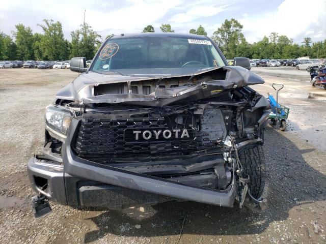 5TFRM5F12JX123087 - 2018 TOYOTA TUNDRA DOUBLE CAB SR/SR5 GRAY photo 5