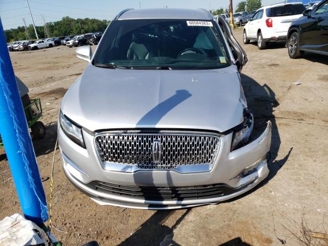 5LMCJ2D92KUL50815 - 2019 LINCOLN MKC SELECT Silber Foto 5