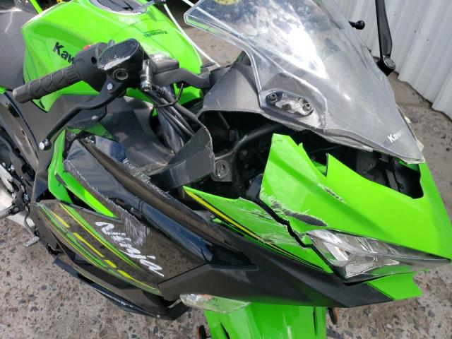 JKAEXKG11JDA14220 - 2018 KAWASAKI EX400 GREEN photo 9