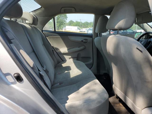 2T1BU4EE8CC851949 - 2012 TOYOTA COROLLA BASE Silber Foto 10