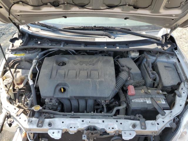 2T1BU4EE8CC851949 - 2012 TOYOTA COROLLA BASE Silber Foto 11
