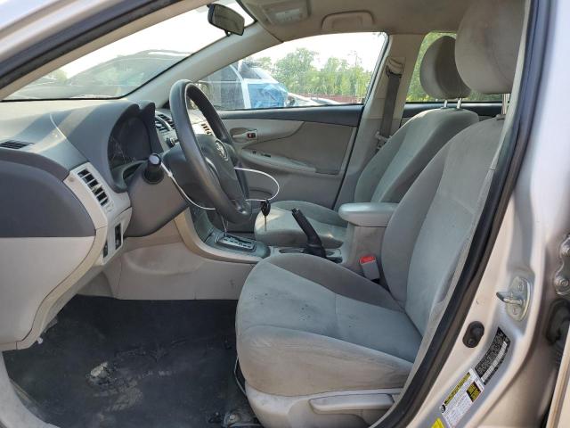 2T1BU4EE8CC851949 - 2012 TOYOTA COROLLA BASE Silber Foto 7