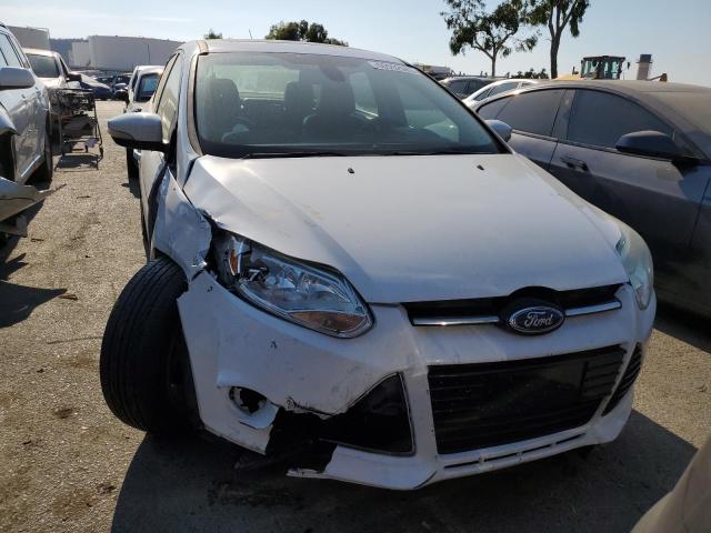 1FAHP3H28CL386780 - 2012 FORD FOCUS SEL WHITE photo 5