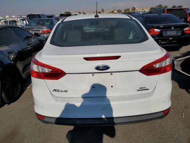 1FAHP3H28CL386780 - 2012 FORD FOCUS SEL WHITE photo 6