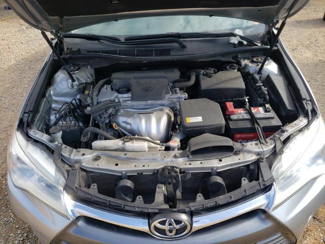 4T4BF1FK8GR557720 - 2016 TOYOTA CAMRY LE SILVER photo 11