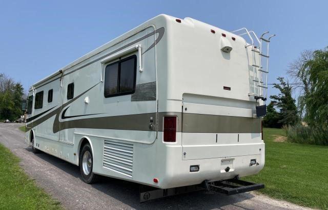 1RF120611W2014882 - 1998 ROADMASTER RAIL DYANASTER WHITE photo 3