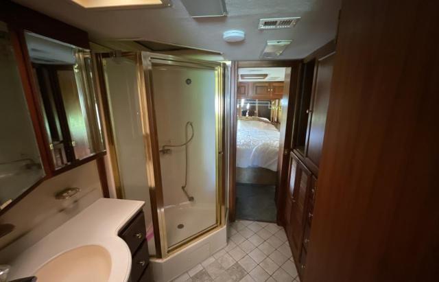 1RF120611W2014882 - 1998 ROADMASTER RAIL DYANASTER WHITE photo 9