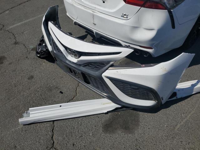 4T1G11BK5PU102490 - 2023 TOYOTA CAMRY SE NIGHT SHADE WHITE photo 12