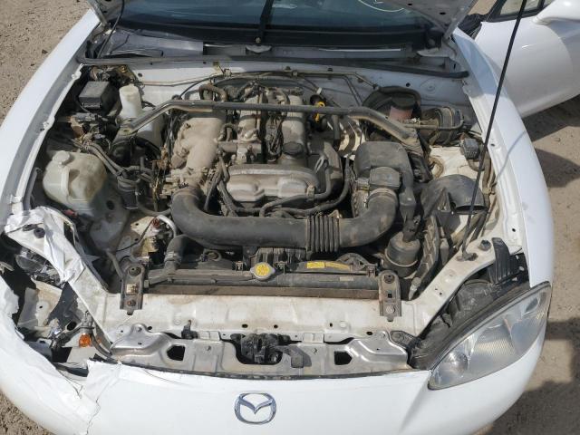 JM1NB353720234398 - 2002 MAZDA MX-5 MIATA BASE WHITE photo 11
