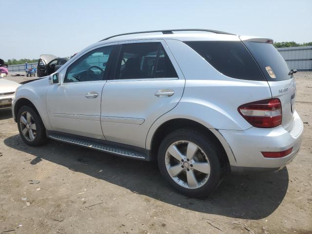 4JGBB8GBXBA677641 - 2011 MERCEDES-BENZ ML 350 4MATIC SILVER photo 2