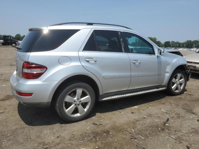 4JGBB8GBXBA677641 - 2011 MERCEDES-BENZ ML 350 4MATIC SILVER photo 3