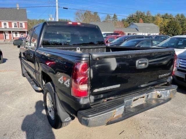 2GCEK13T451389698 - 2005 CHEVROLET SILVERADO K1500 BLACK photo 3