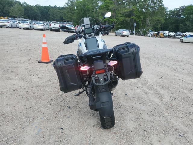 WB10M230XR6J12453 - 2024 BMW R 1300 GS TWO TONE photo 4