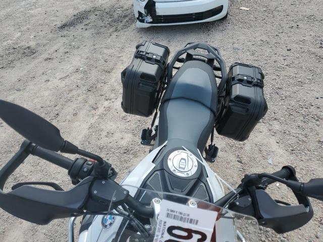 WB10M230XR6J12453 - 2024 BMW R 1300 GS TWO TONE photo 5