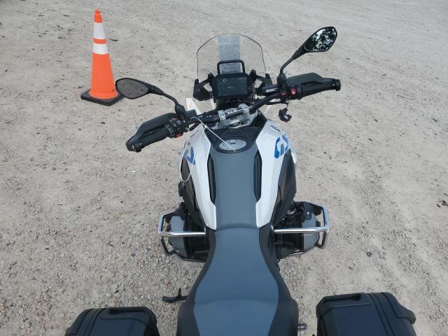 WB10M230XR6J12453 - 2024 BMW R 1300 GS TWO TONE photo 6