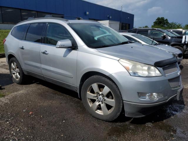 1GNLVHED6AS144075 - 2010 CHEVROLET TRAVERSE LTZ SILVER photo 4