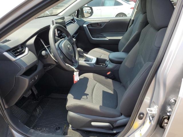 2T3G1RFV8RC482004 - 2024 TOYOTA RAV4 LE Gümüş foto 7