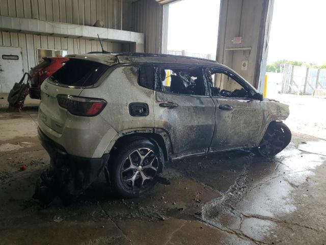 3C4NJDBN8RT607198 - 2024 JEEP COMPASS LATITUDE თეთრი ფოტო 3