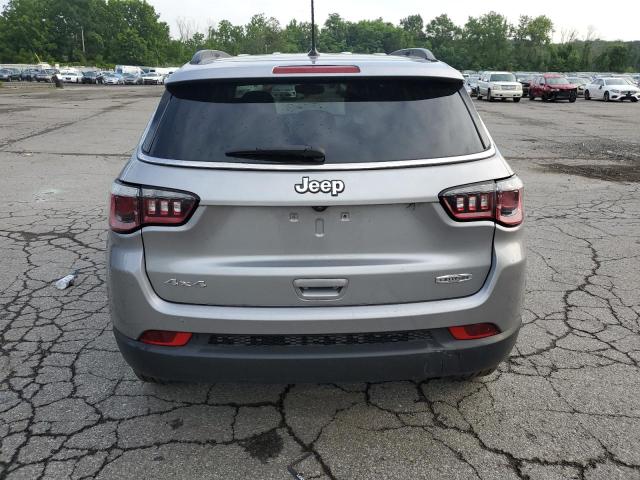 3C4NJDBB0JT455928 - 2018 JEEP COMPASS LATITUDE SILVER photo 6