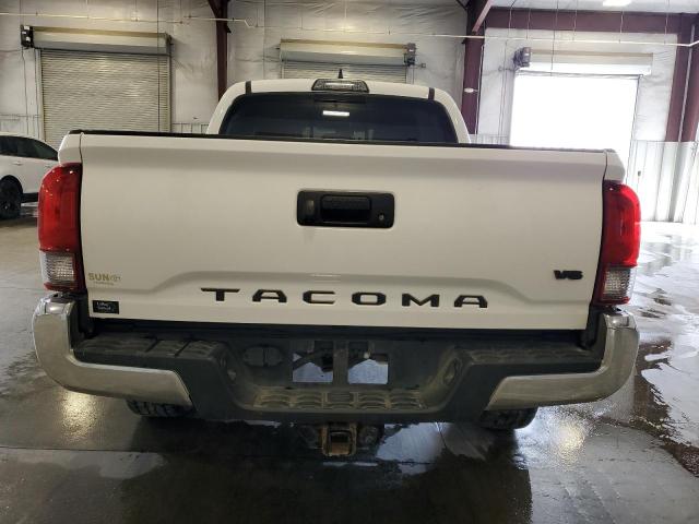 5TFCZ5AN9JX159330 - 2018 TOYOTA TACOMA DOUBLE CAB WHITE photo 6