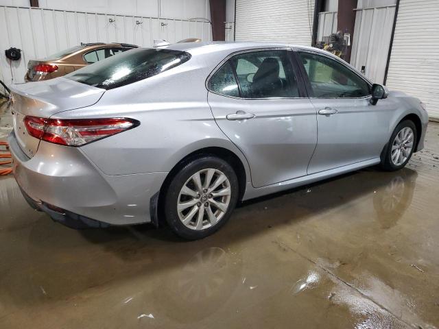4T1C11BK6LU012211 - 2020 TOYOTA CAMRY LE 银色 照片 3