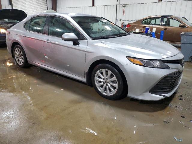 4T1C11BK6LU012211 - 2020 TOYOTA CAMRY LE 银色 照片 4