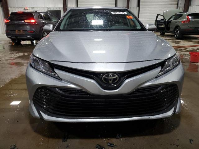 4T1C11BK6LU012211 - 2020 TOYOTA CAMRY LE 银色 照片 5