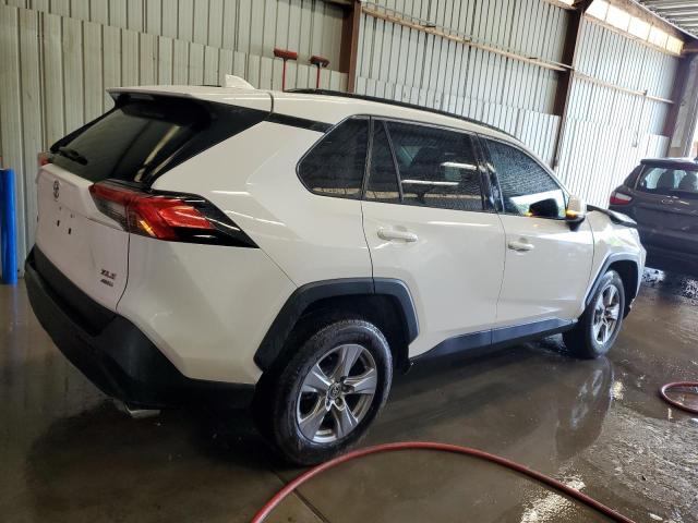 2T3P1RFV9PW391612 - 2023 TOYOTA RAV4 XLE WHITE photo 3