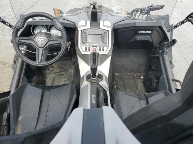 57XAAPFA6G7116497 - 2016 POLARIS SLINGSHOT SL SILVER photo 5