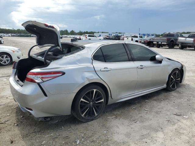 4T1B61HK2KU726694 - 2019 TOYOTA CAMRY XSE فضي صورة 3