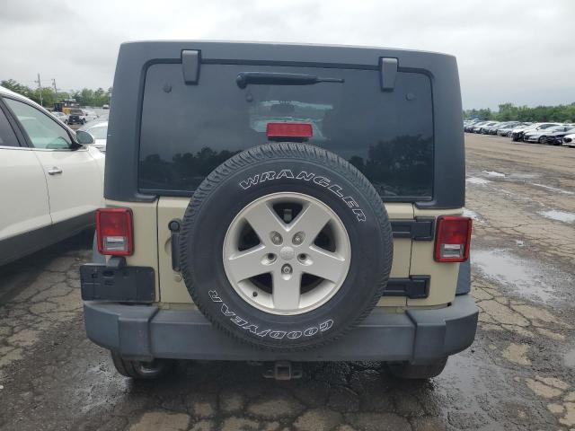 1C4BJWDG9JL908964 - 2018 JEEP WRANGLER U SPORT Бежевый фото 6