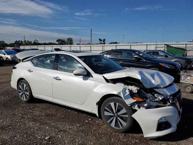 1N4BL4EWXKN302587 - 2019 NISSAN ALTIMA SL WHITE photo 4