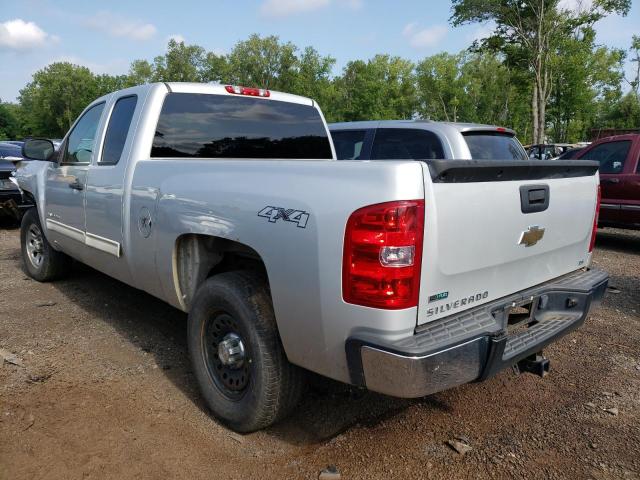 1GCSKREA6AZ115241 - 2010 CHEVROLET SILVERADO K1500 LS SILVER photo 2