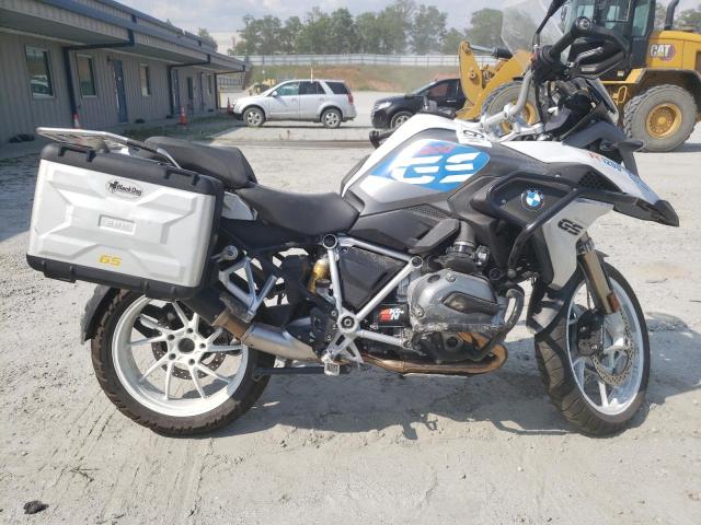 WB10A6105JZ657563 - 2018 BMW R1200 GS WHITE photo 1