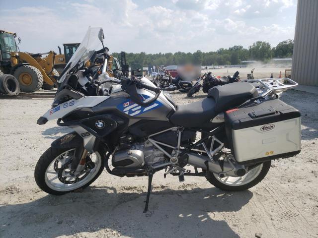 WB10A6105JZ657563 - 2018 BMW R1200 GS WHITE photo 3