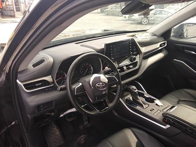 5TDGZRBH2MS524104 - 2021 TOYOTA HIGHLANDER XLE Schwarz Foto 7