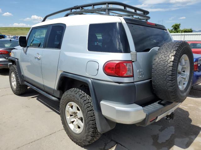 JTEBU11FX70081004 - 2007 TOYOTA FJ CRUISER SILVER photo 2