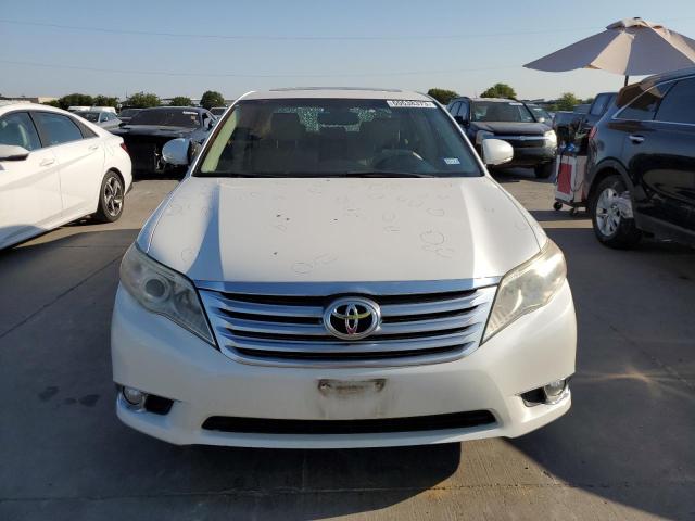 4T1BK3DB6BU418845 - 2011 TOYOTA AVALON BASE 白色 照片 5