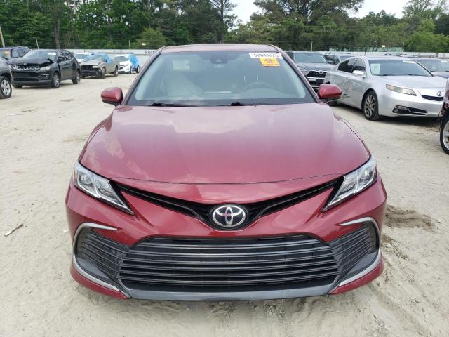 4T1C11AK6MU447362 - 2021 TOYOTA CAMRY LE RED photo 5