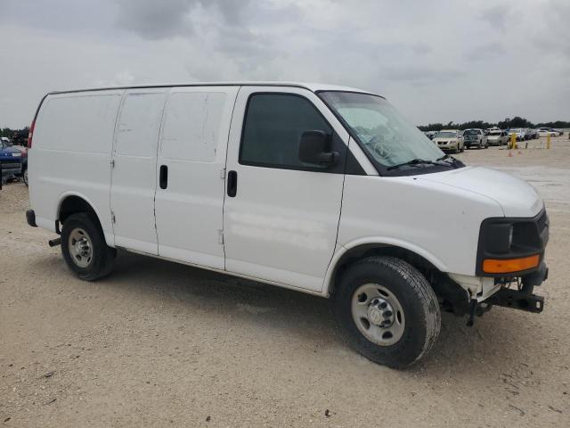 1GCWGAFF5H1279541 - 2017 CHEVROLET EXPRESS G2 WHITE photo 4