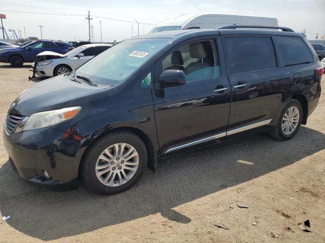 2017 TOYOTA SIENNA XLE, null