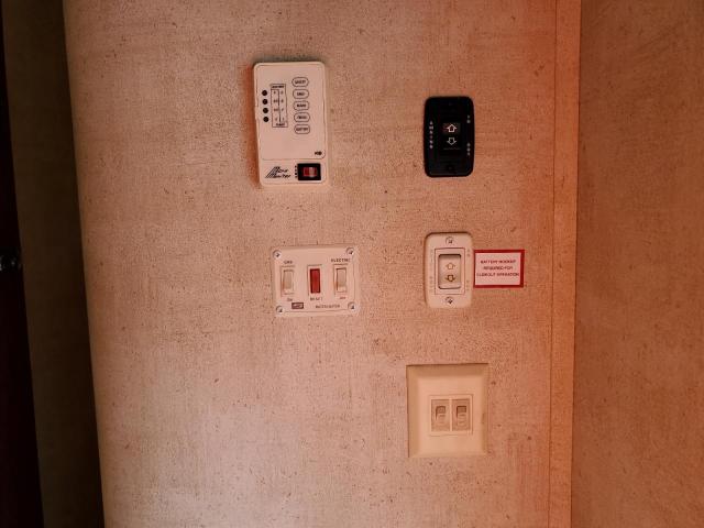 4YDF28521D7201641 - 2013 KEYSTONE HORNET WHITE photo 8