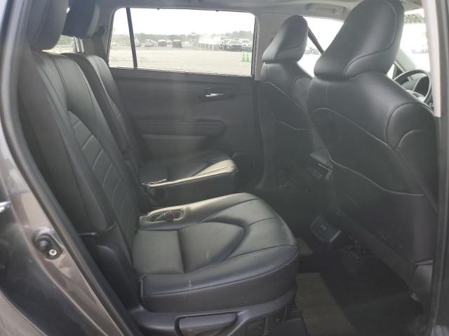 5TDGZRBH9NS588044 - 2022 TOYOTA HIGHLANDER XLE GRAY photo 11