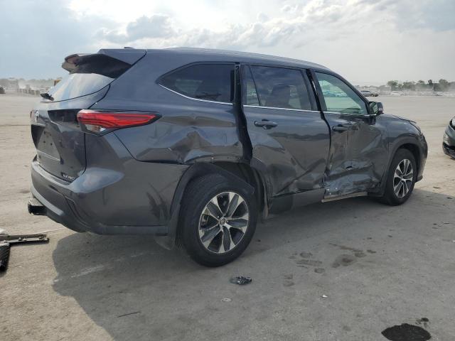 5TDGZRBH9NS588044 - 2022 TOYOTA HIGHLANDER XLE GRAY photo 3