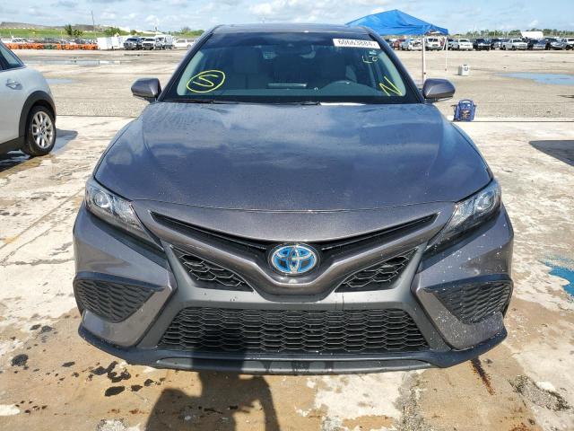 4T1S31AK6RU077706 - 2024 TOYOTA CAMRY SE NIGHT SHADE GRAY photo 5
