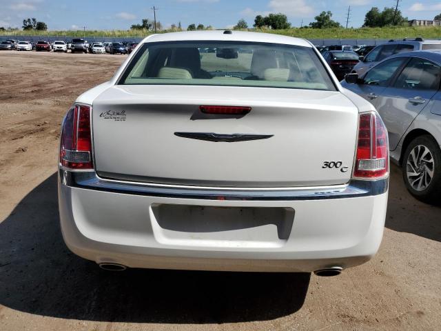 2C3CCAET7CH232757 - 2012 CHRYSLER 300C WHITE photo 6