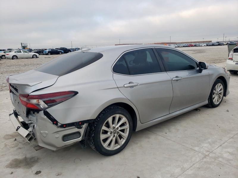 4T1C11AK9NU693081 - 2022 TOYOTA CAMRY LE Серебристый фото 3